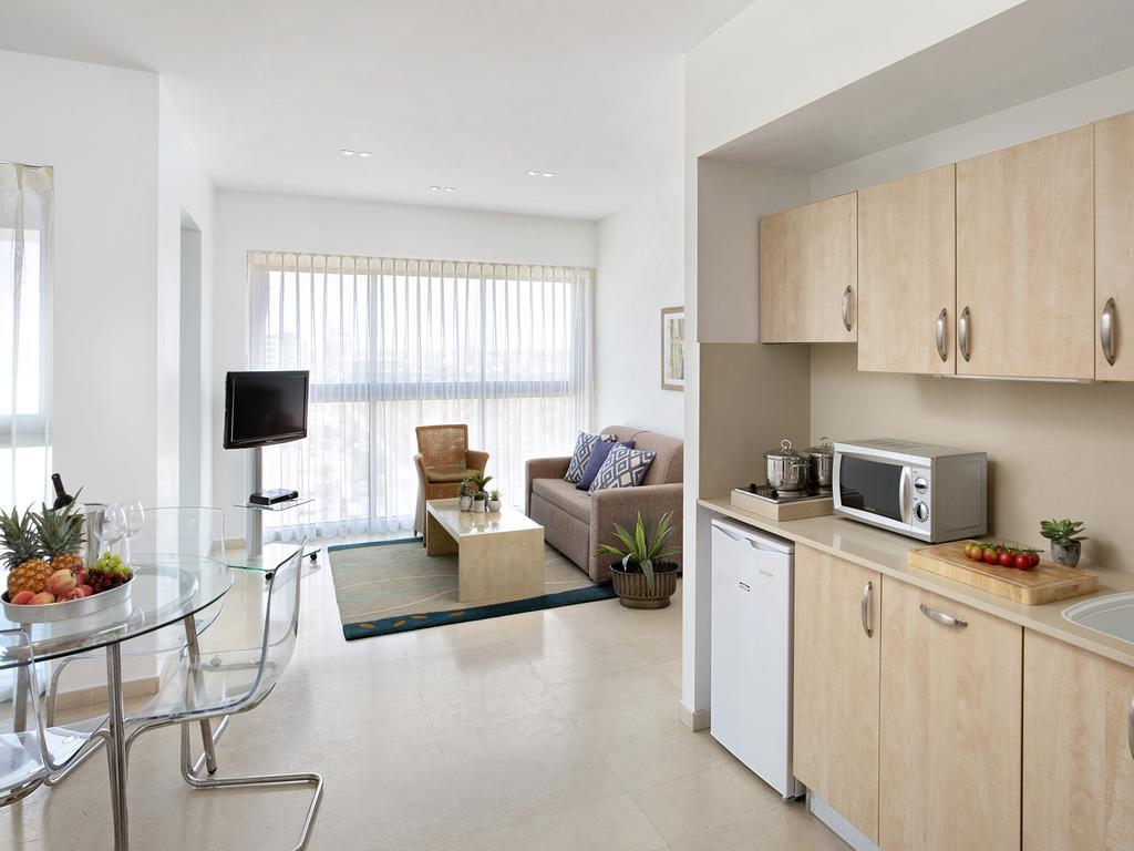 Aparthotel Okeanos On The Beach Herzelia Habitación foto